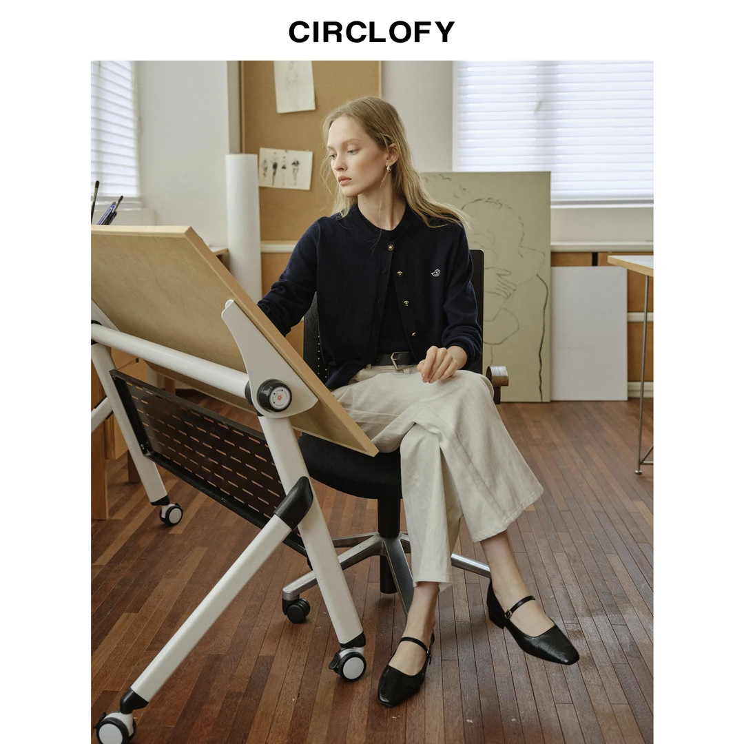 【海豚专属】CIRCLOFY瑟夕 设计感刺绣金属扣针织开衫COUC142364