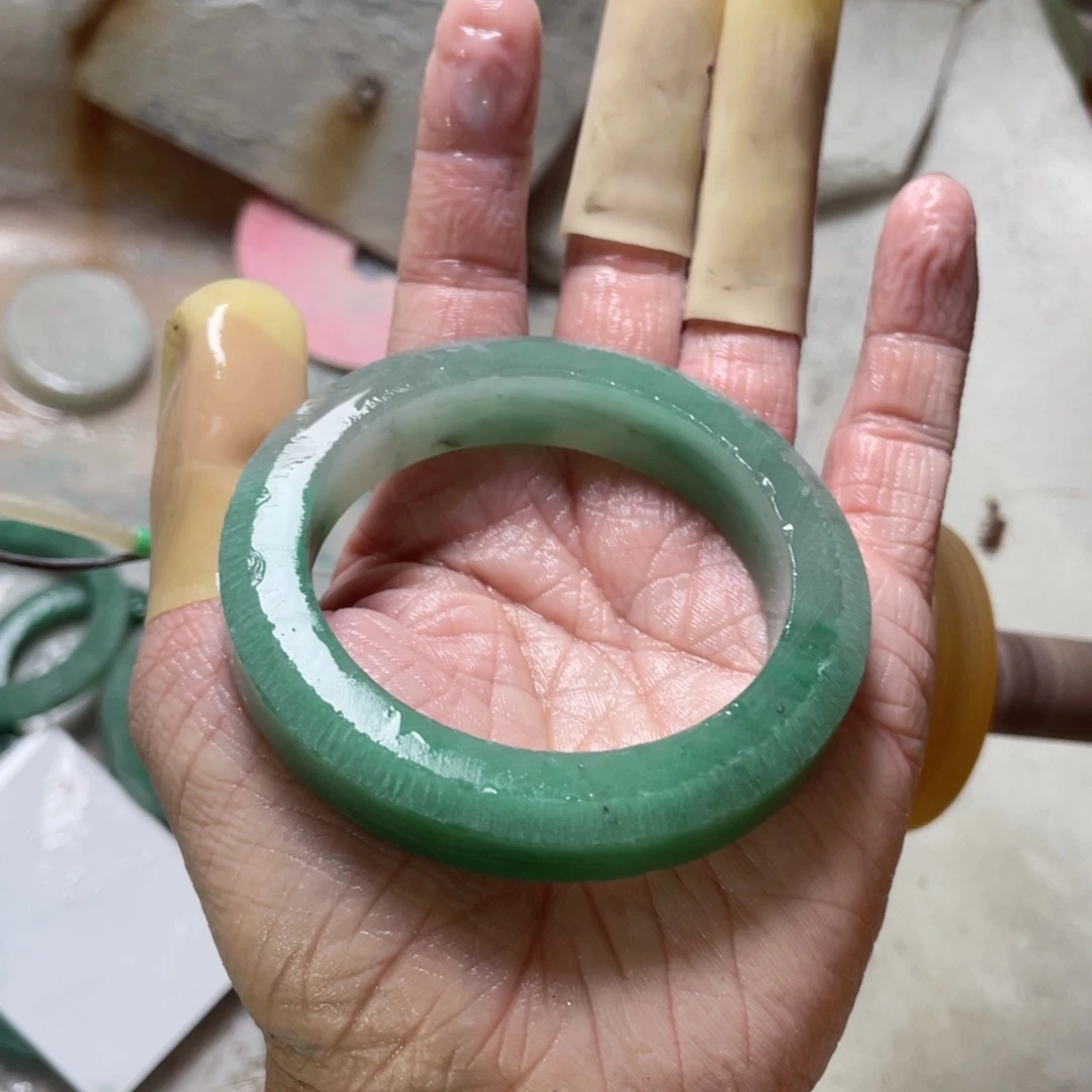 火***果石英质玉（非洲翠）手镯未镶嵌定制