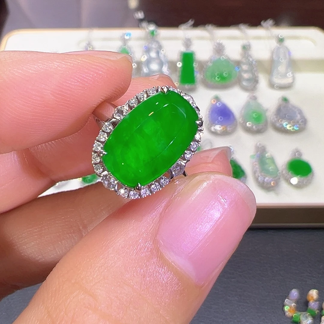 翡翠18K金镶嵌戒指