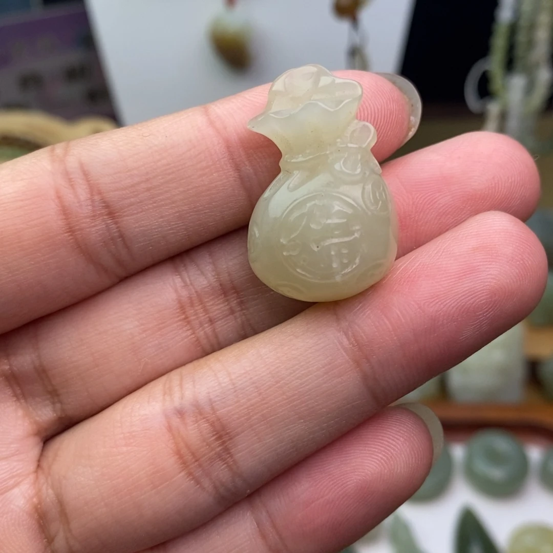 和田玉未镶嵌颈饰有包容介意慎拍