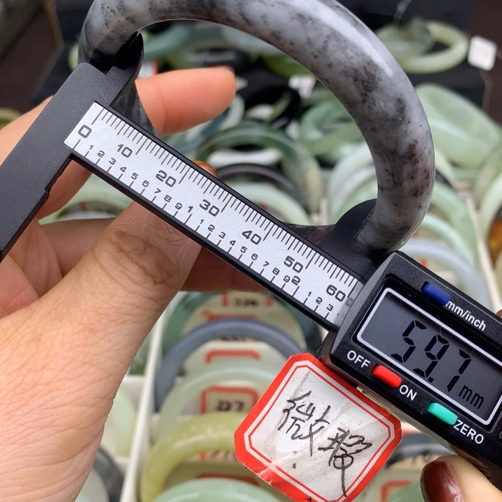 蛇纹石玉未镶嵌手镯327