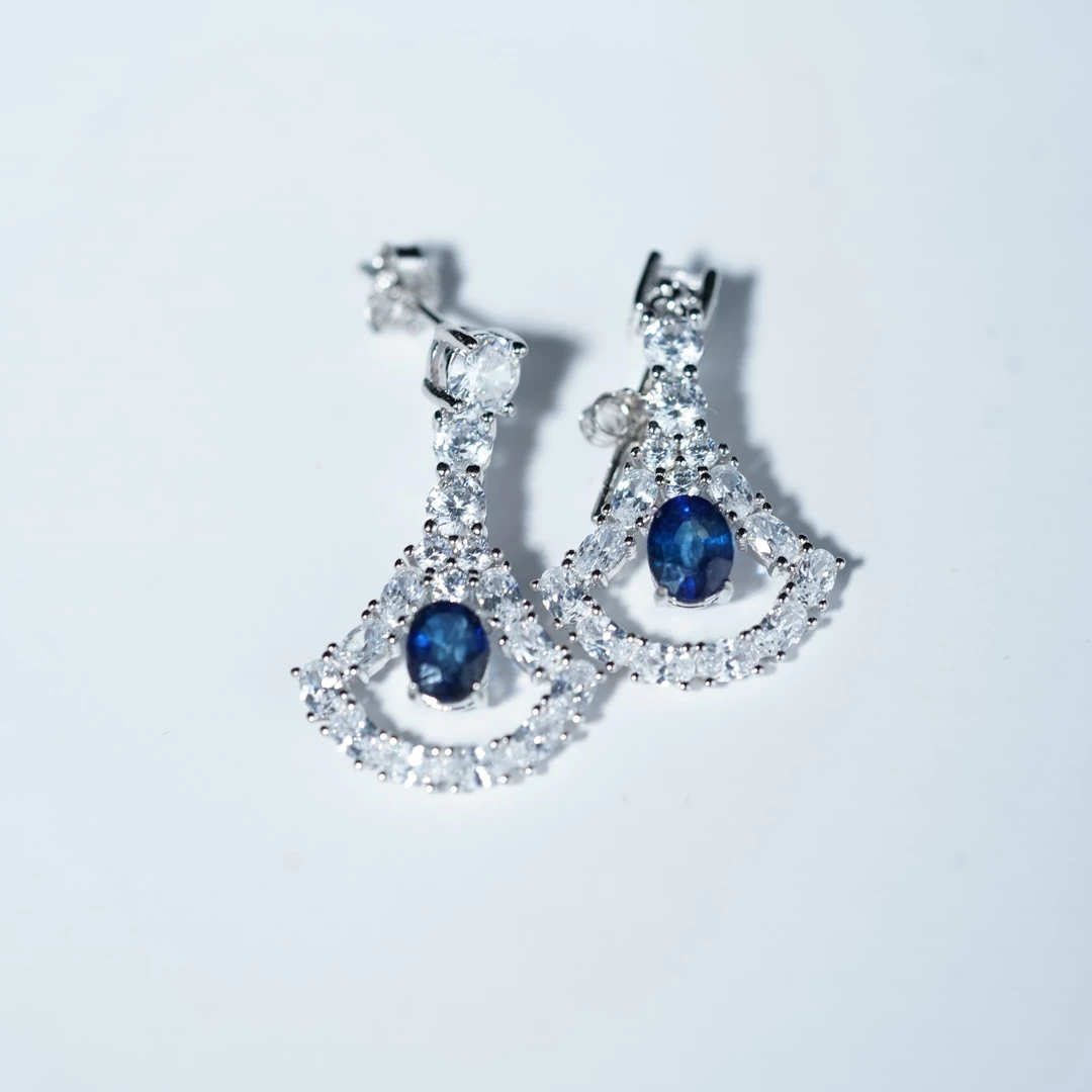 JSLBE0537-蓝宝石耳钉（单颗约：45分）