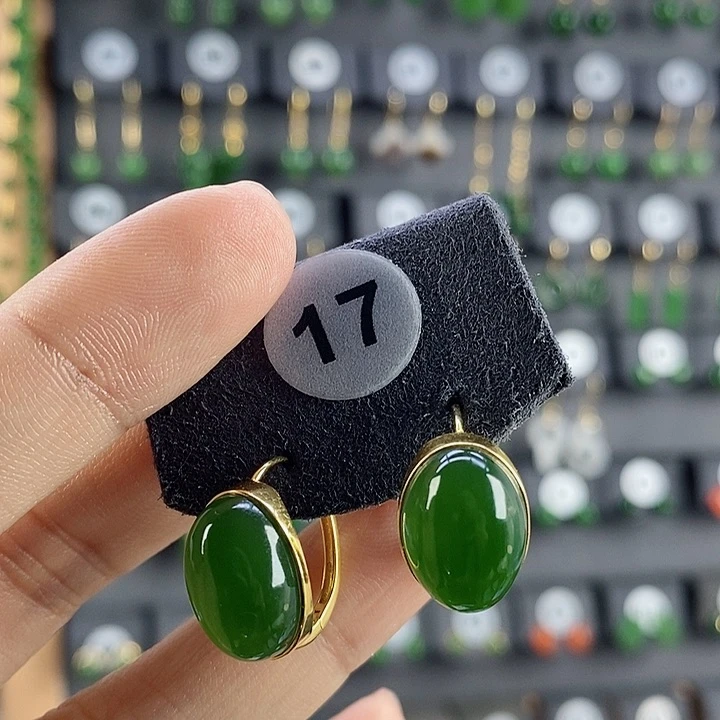 和田玉耳饰18K金镶嵌静**水