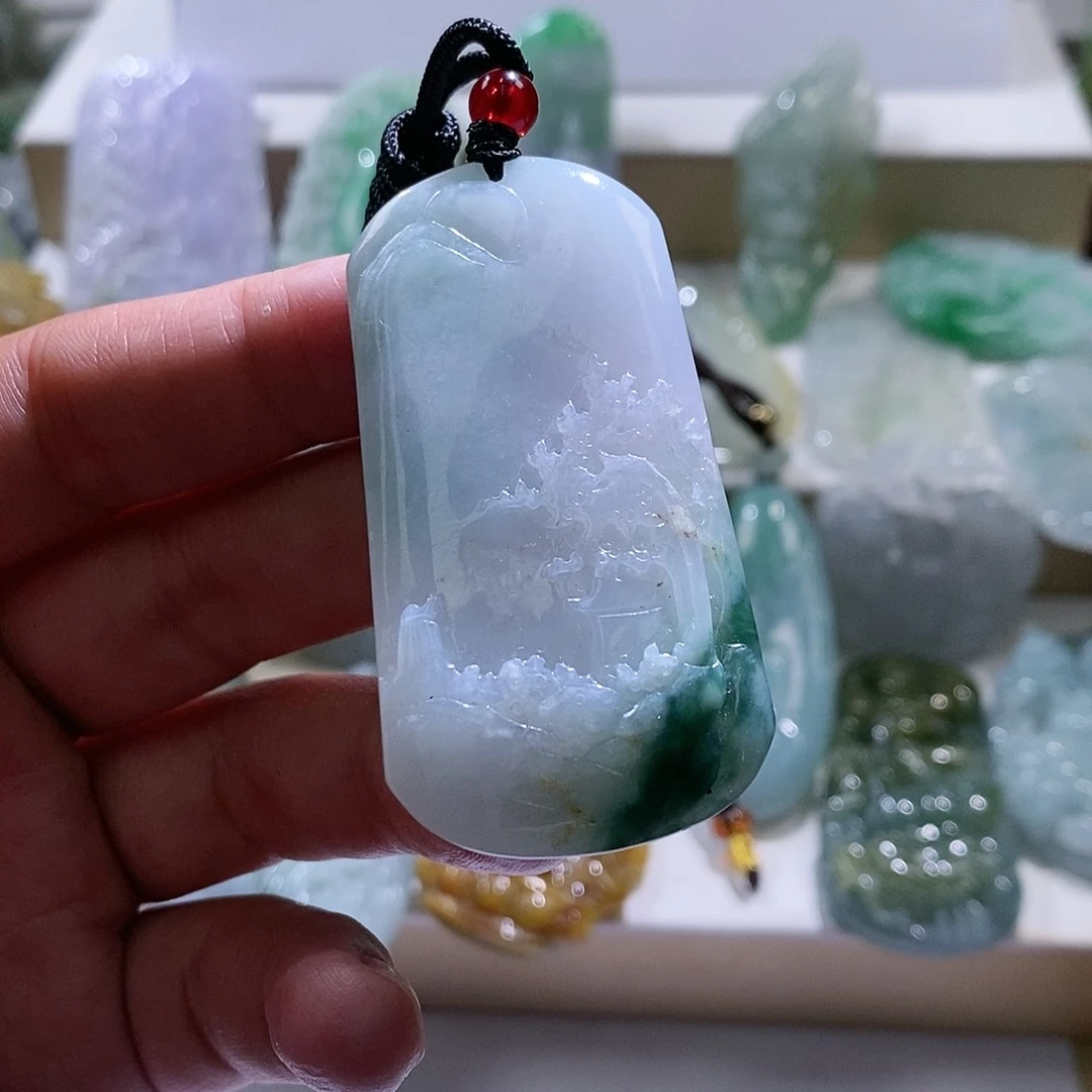 【闪购商品】翡翠颈饰未镶嵌山水