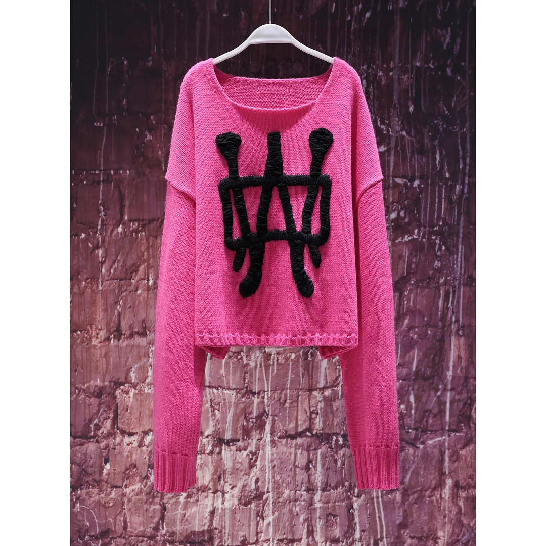 【韩哥女装】秋冬季洋粉色小众设计定制刺绣欧货圆领毛衣1526