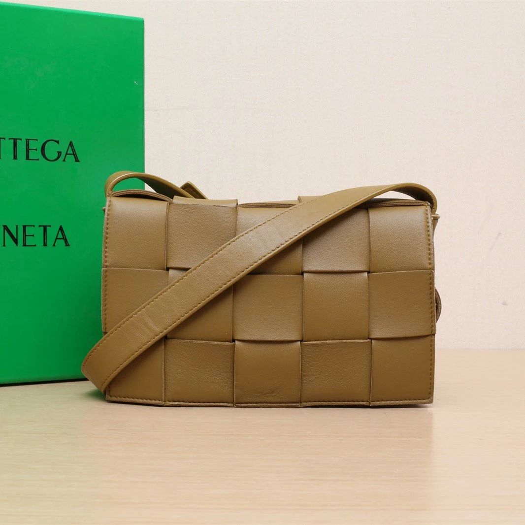 99新 BOTTEGA VENETA/葆蝶家 小花Jerry活动Cass23 宽肩带 芥末黄