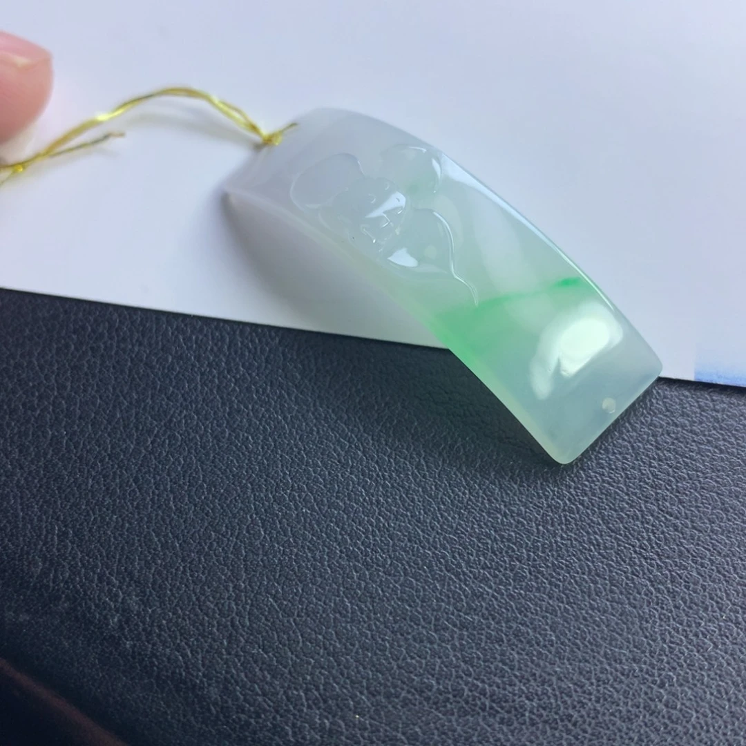翡翠未镶嵌颈饰手牌