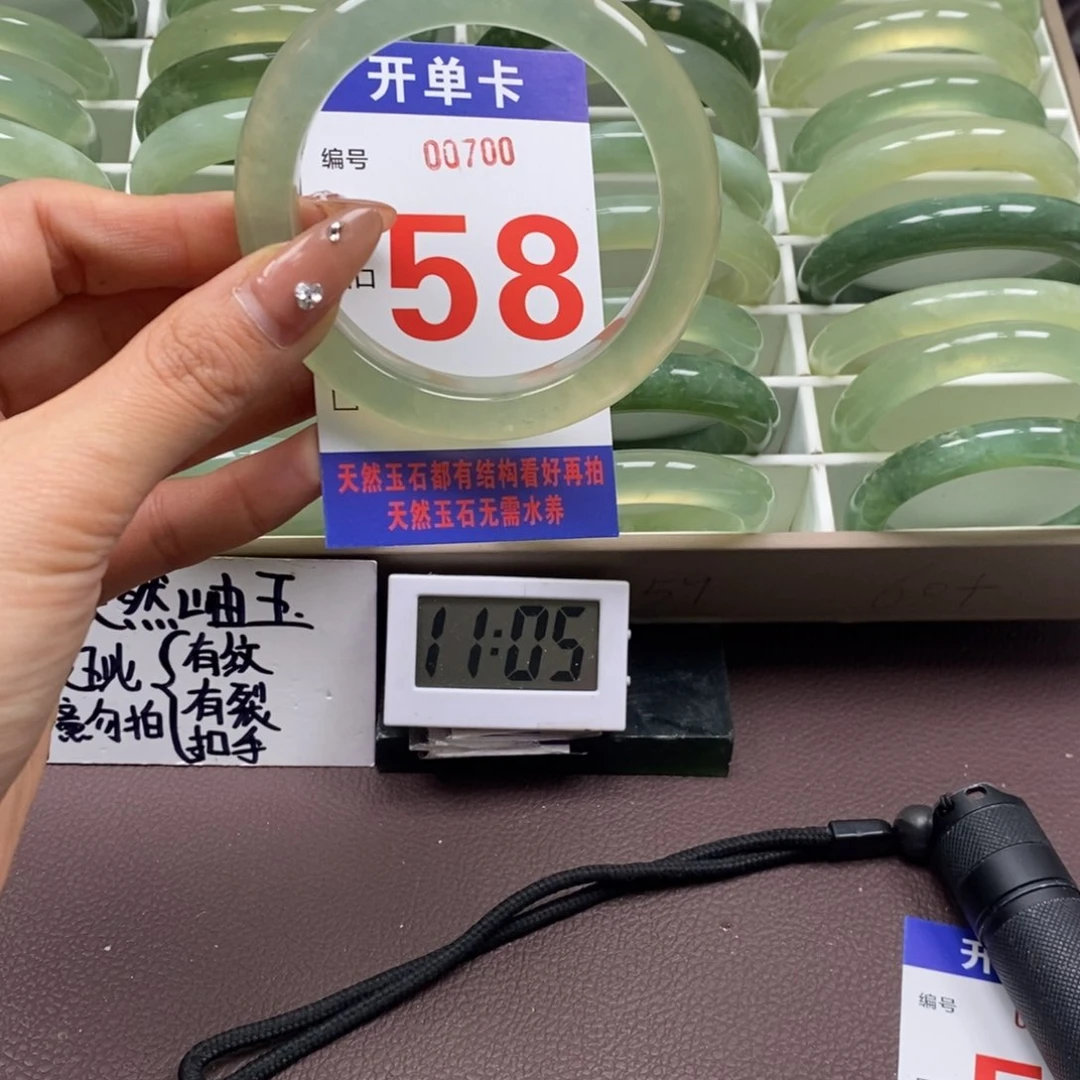 蛇纹石玉手镯未镶嵌