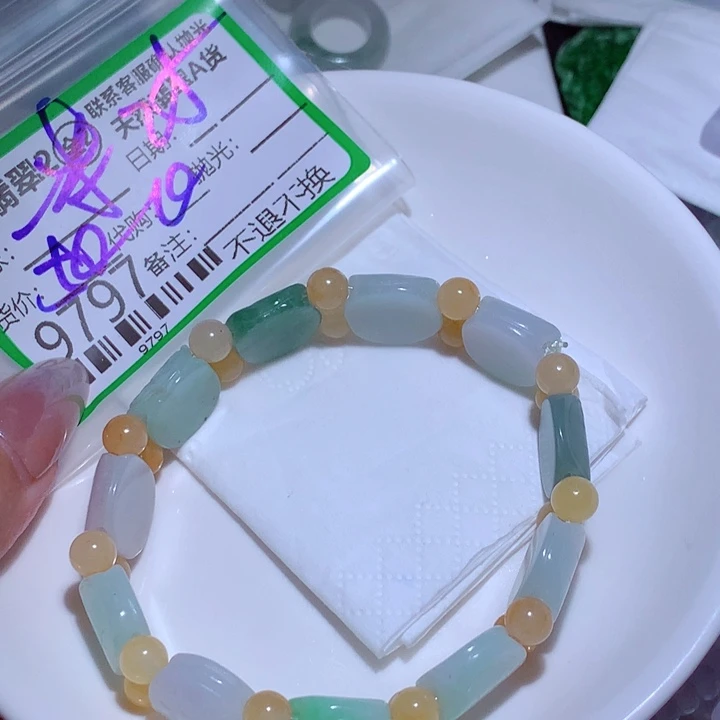 一****翡翠未镶嵌颈饰ggh