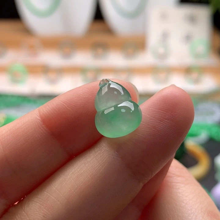 翡翠未镶嵌颈饰天然缅甸A货翡翠