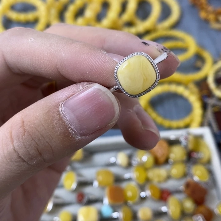 银S925镶嵌蜜蜡裸石戒指