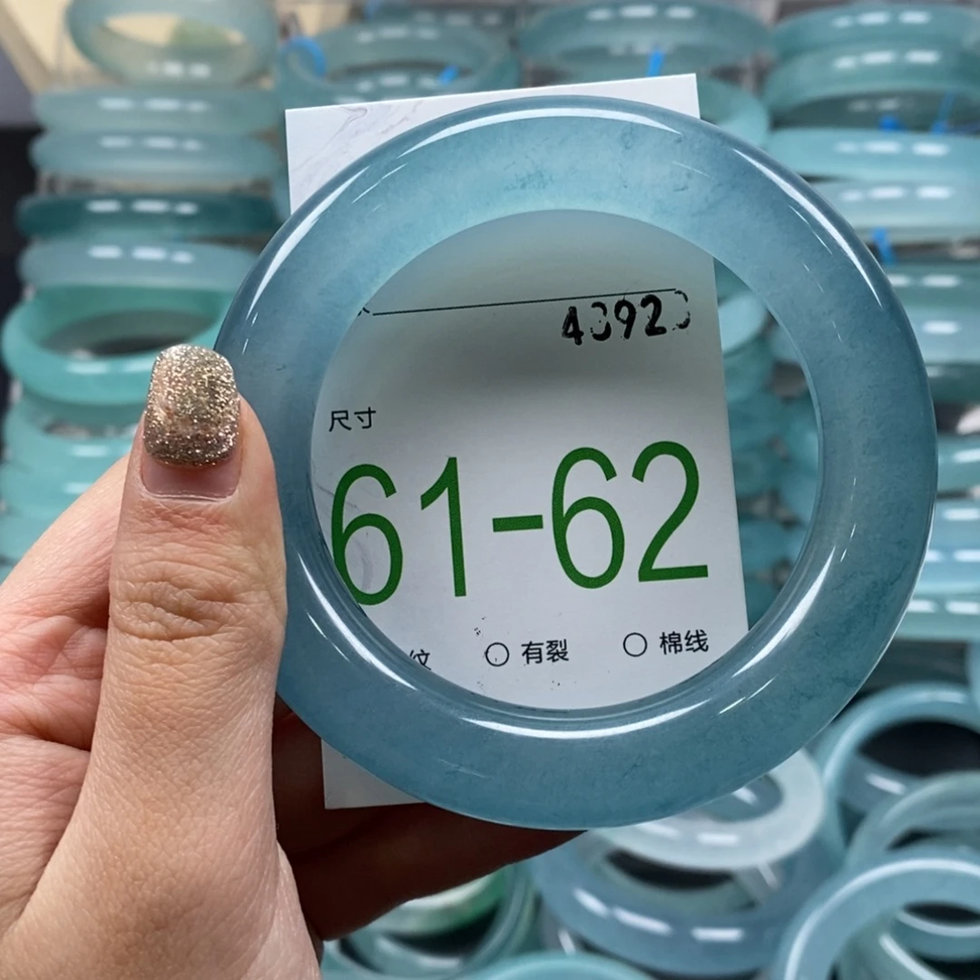 ****水石英质玉未镶嵌手镯