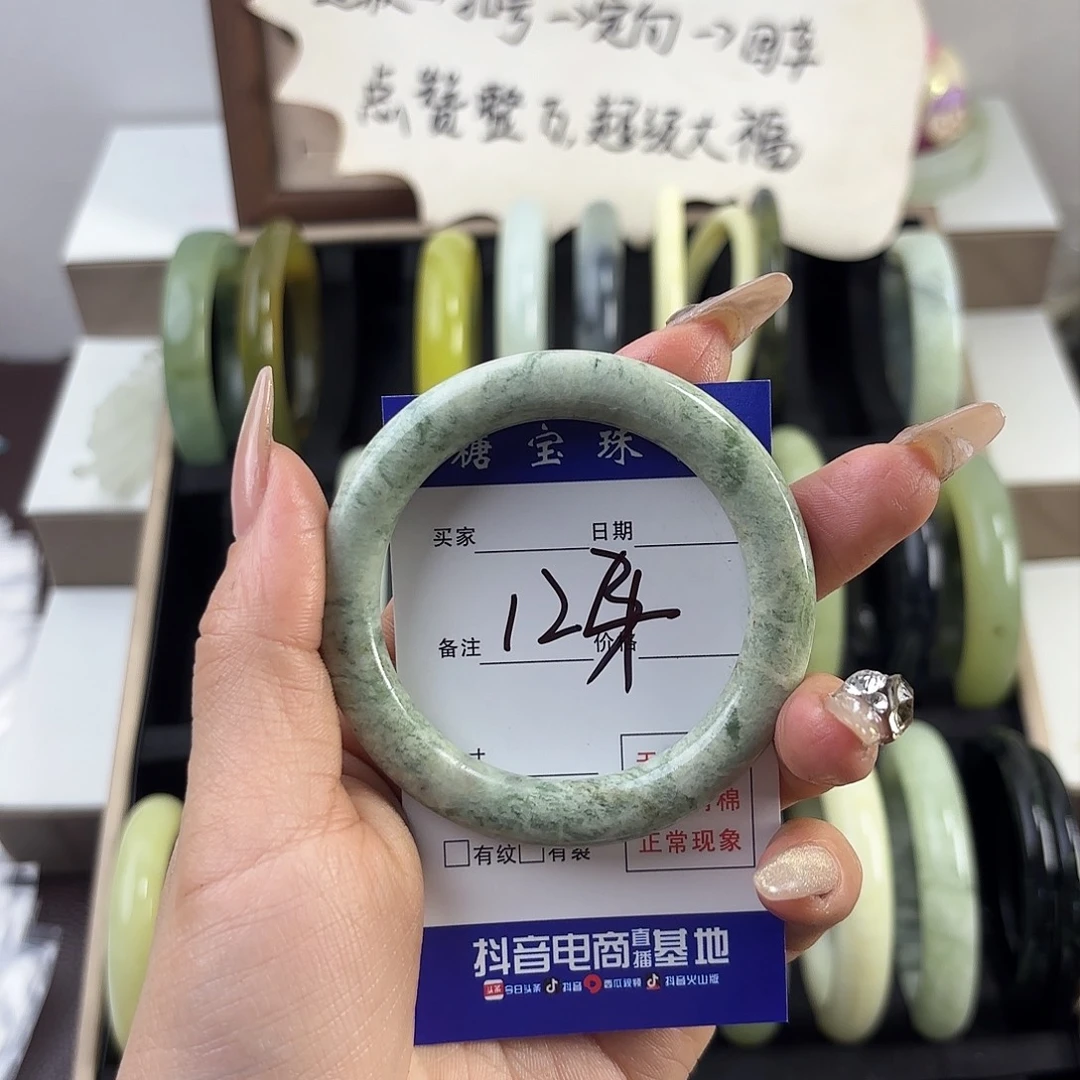 蛇纹石玉手镯未镶嵌来****）