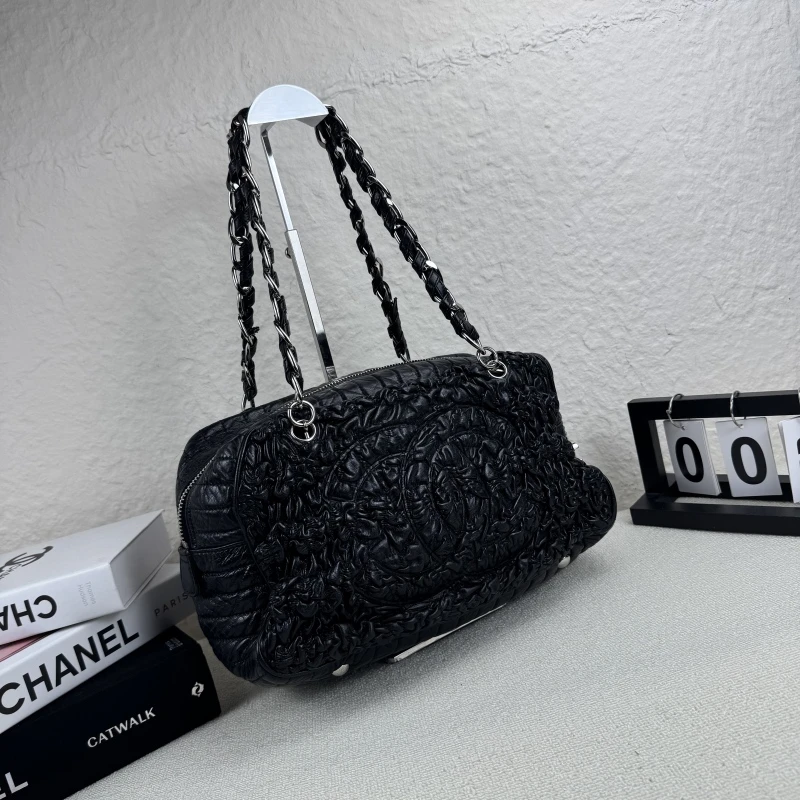 95新 Chanel/香奈儿 黑银压纹褶皱牛皮单肩腋下包 底长32 11开