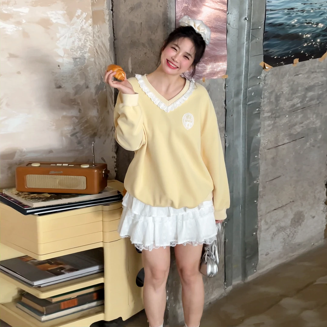张大人【落日桃酥】大码女装微胖妹妹韩系蕾丝拼接领卫衣搭半裙套装