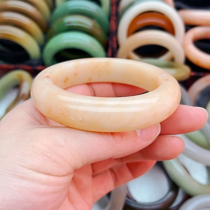 未镶嵌手镯（圆镯）石英质玉