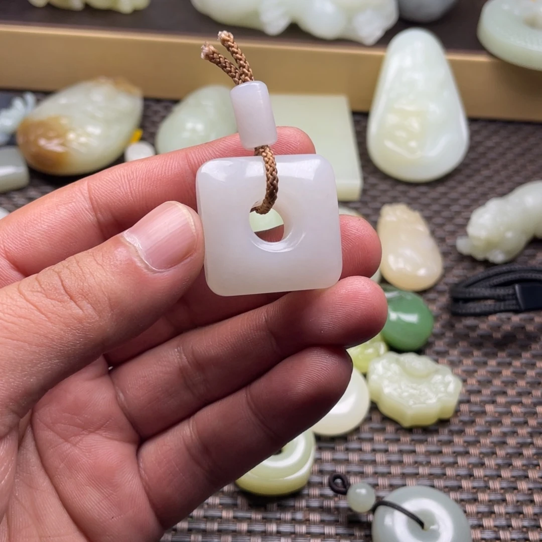 穆***享和田玉未镶嵌挂件