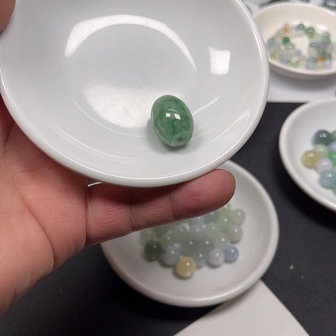 倪***品翡翠未镶嵌吊坠(不含链)