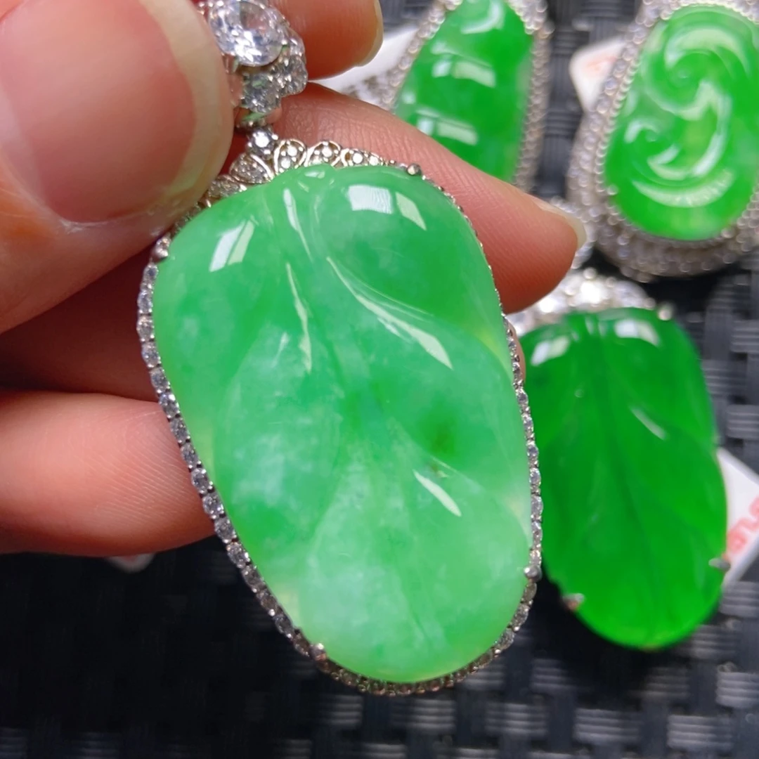 翡翠银S925镶嵌颈饰树叶吊坠