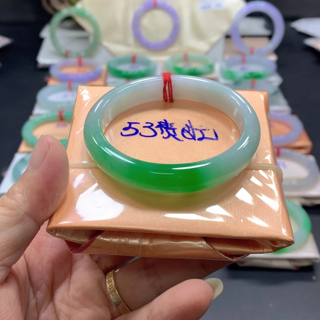 有***有翡翠未镶嵌手镯53贵妃