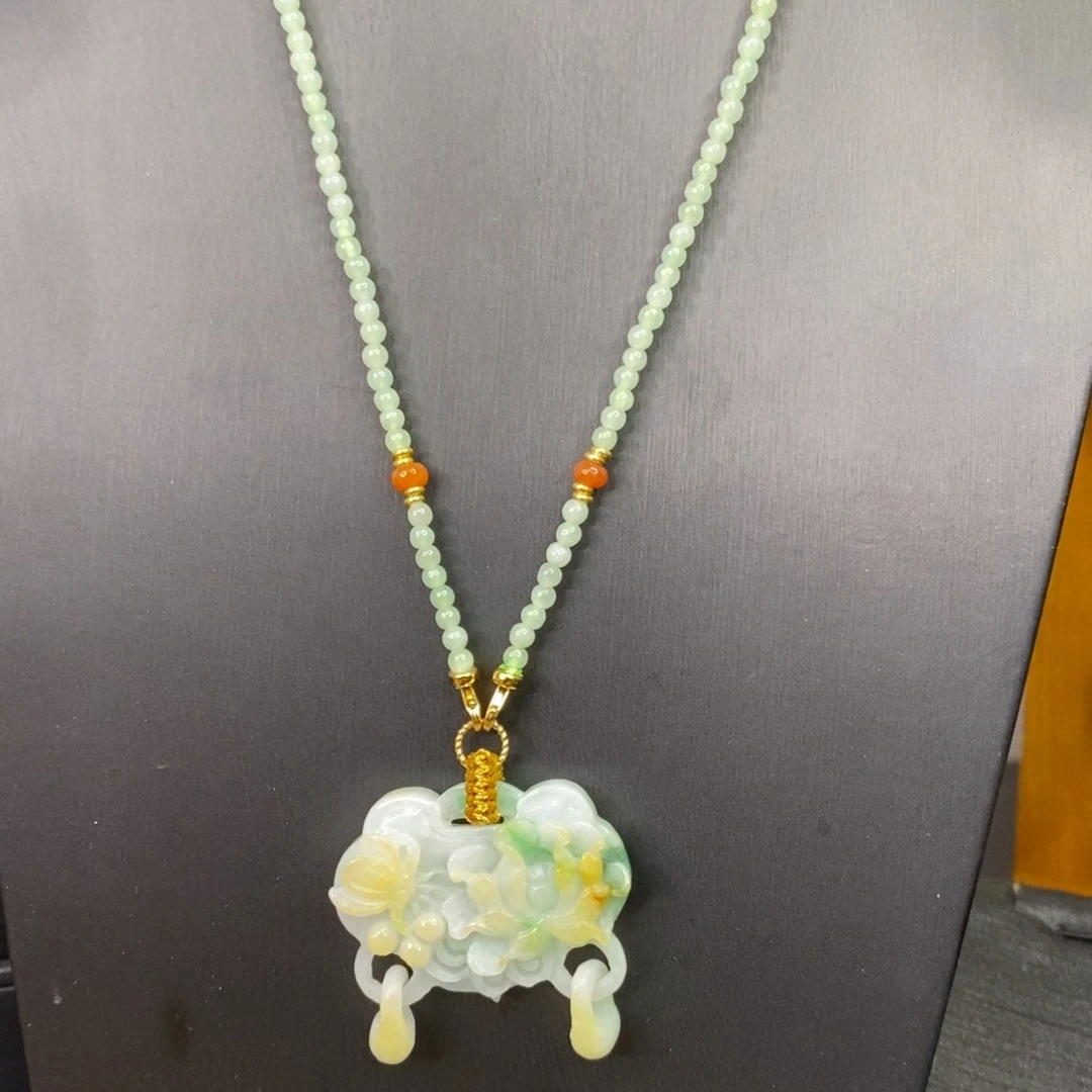 颈饰未镶嵌翡翠吊坠