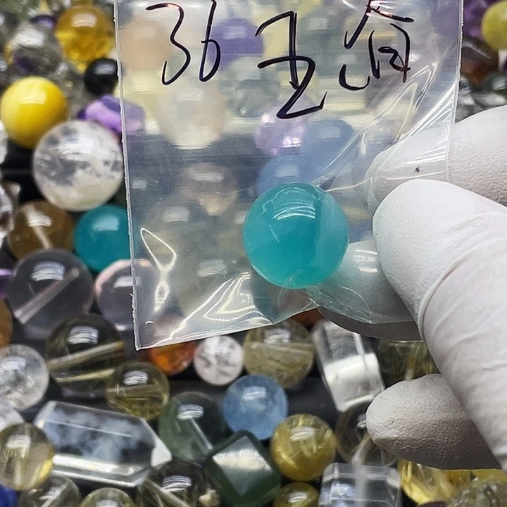 玉***春石英石非金属在家里面有很多好多东西