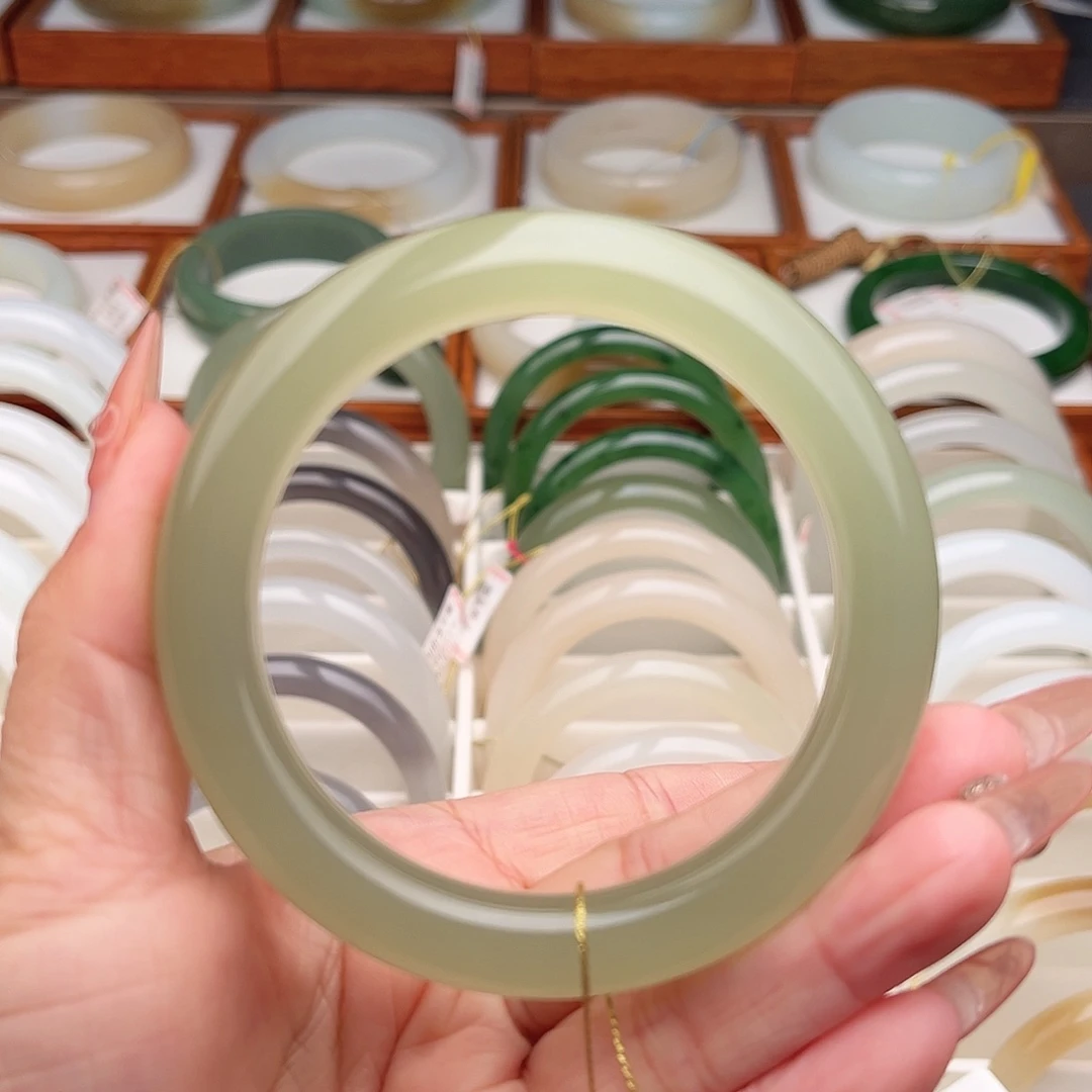 和田玉未镶嵌手镯58