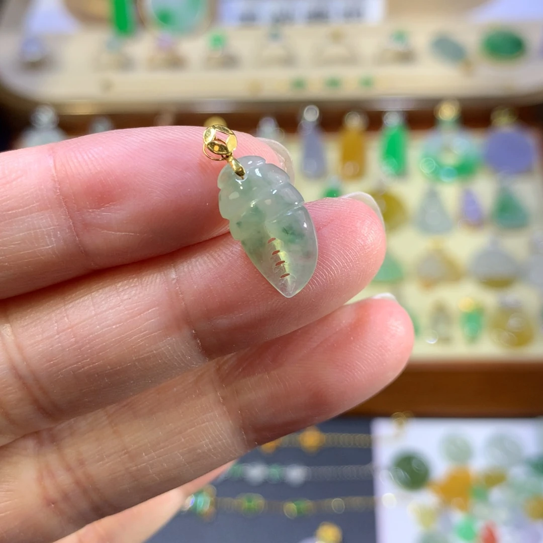 颈饰18K金镶嵌翡翠