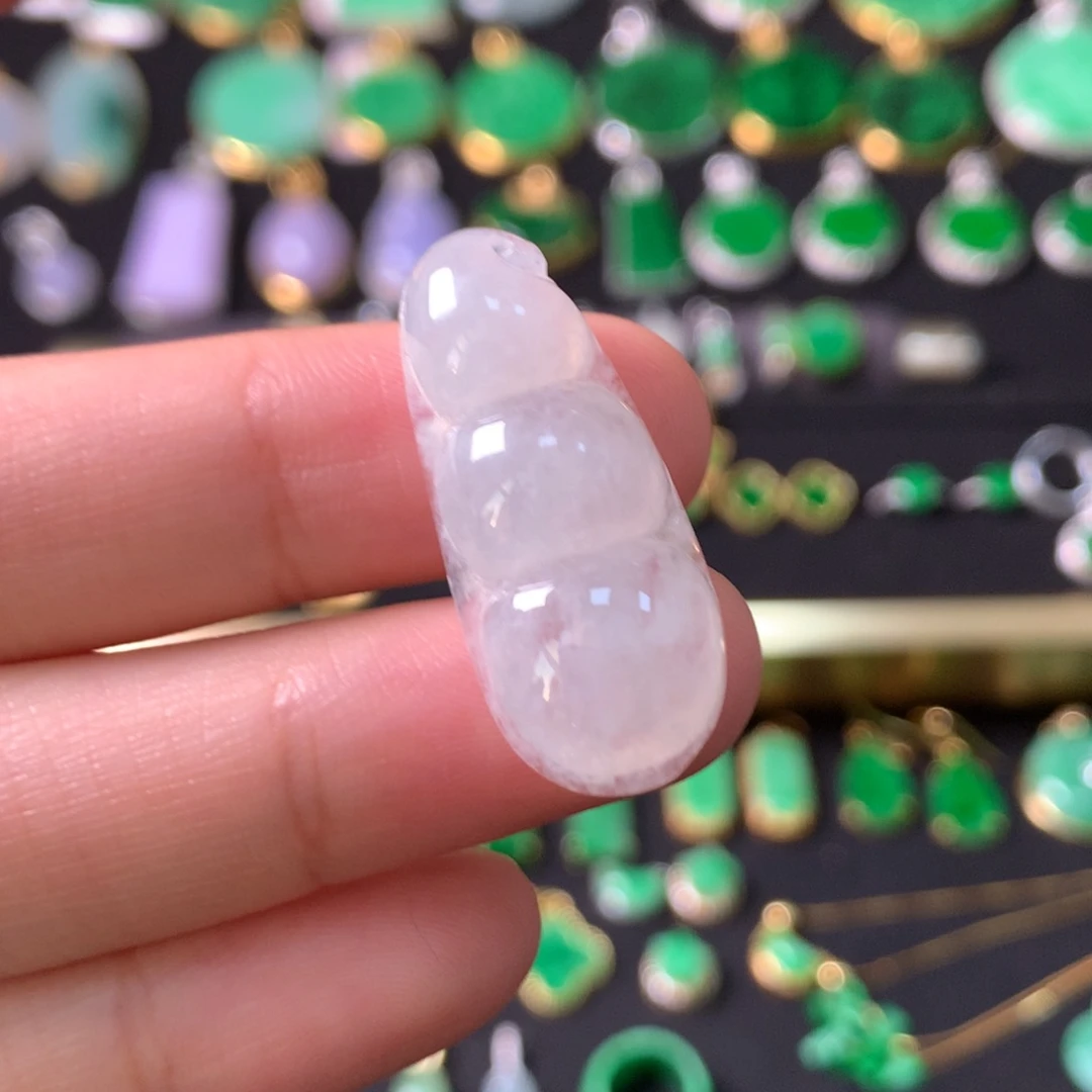 翡翠未镶嵌颈饰豆子