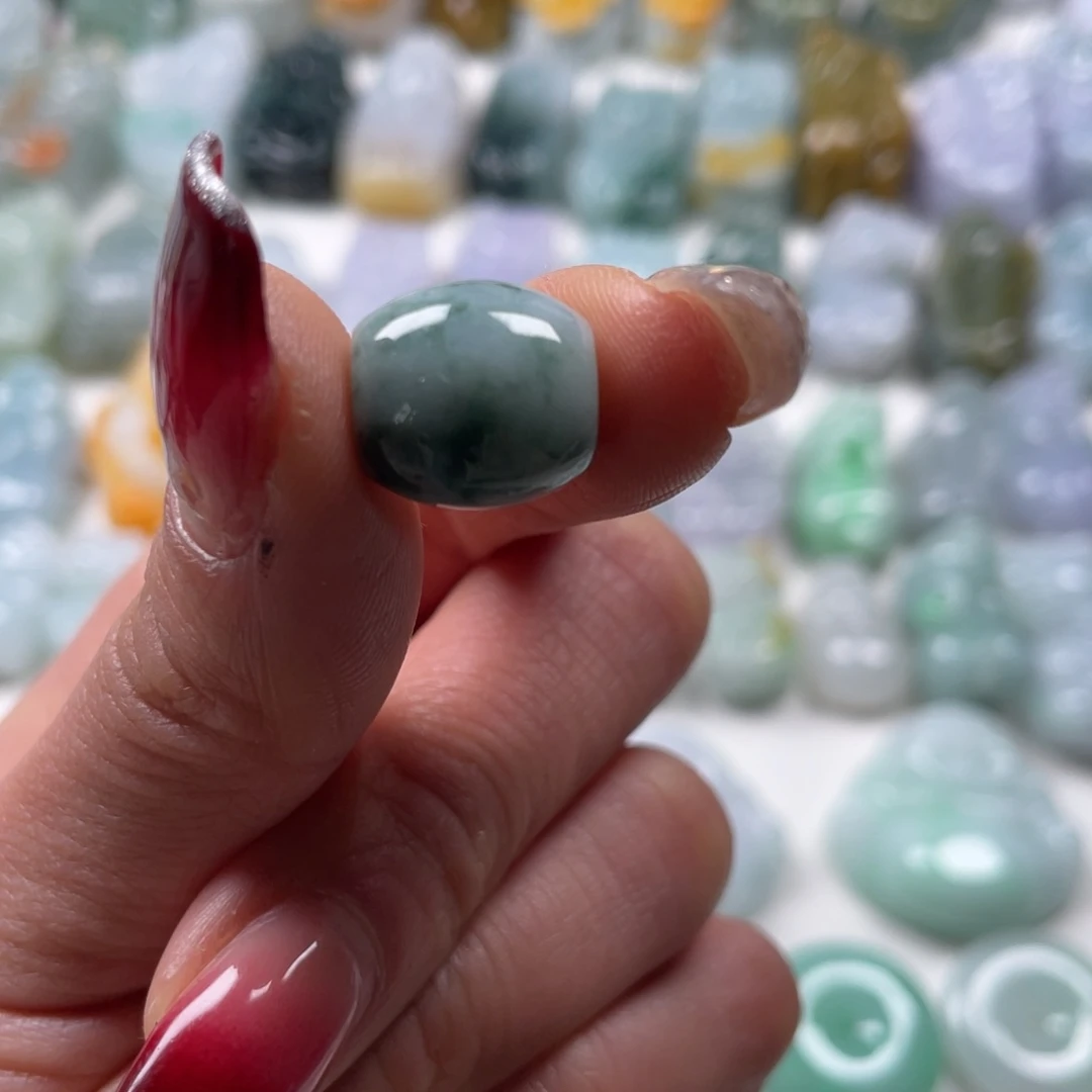 翡翠吊坠(赠链)未镶嵌