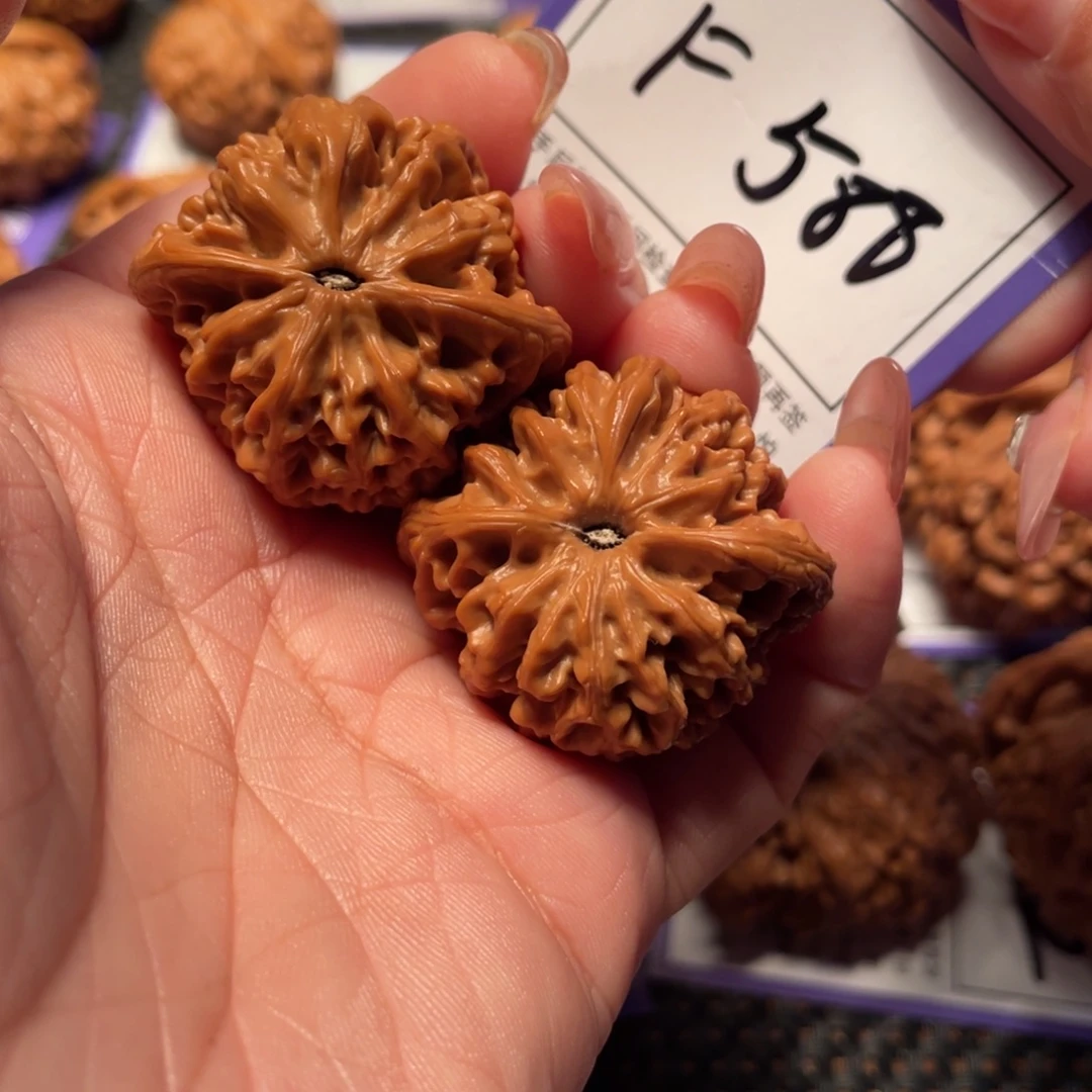 冷***心把件文玩核桃588号秦闷35