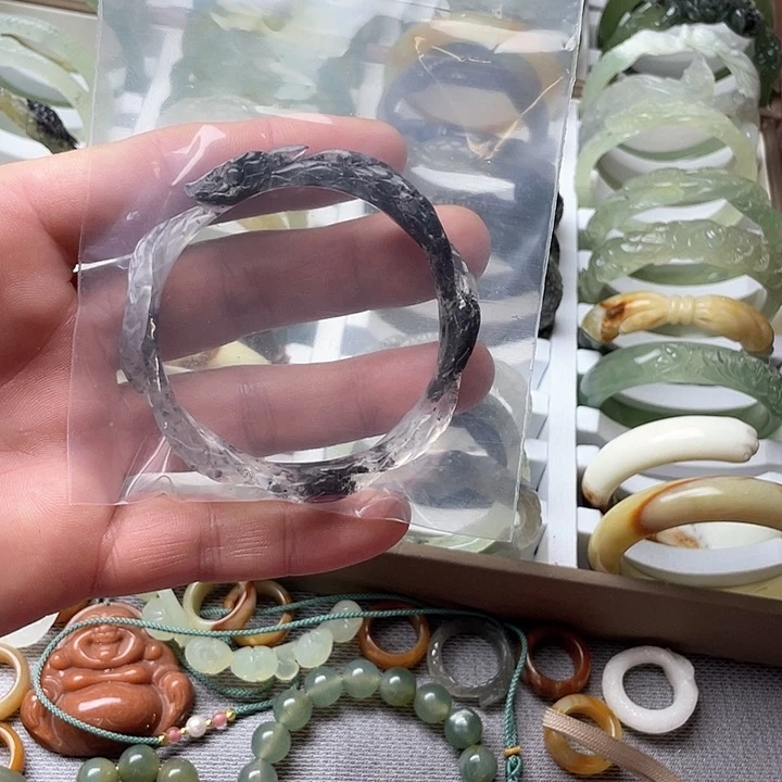 蛇纹石玉手镯未镶嵌