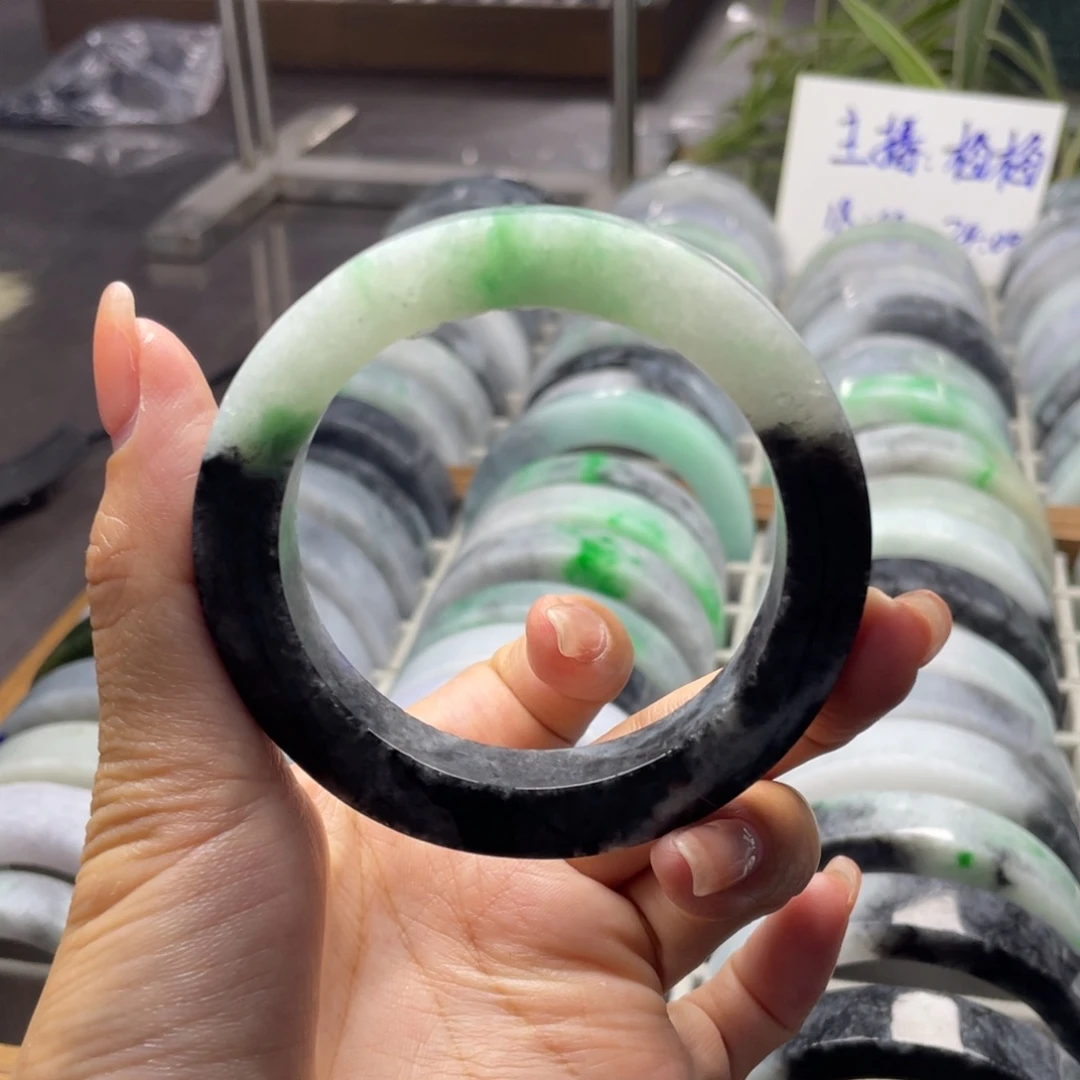 未镶嵌翡翠手镯定制翡翠