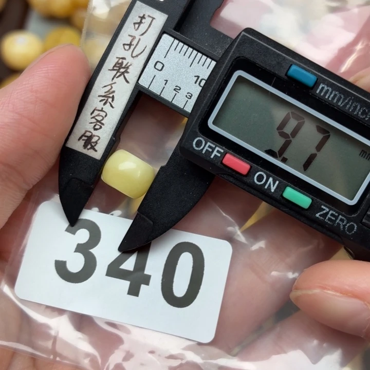 龅***哥裸石蜜蜡未镶嵌蜜蜡