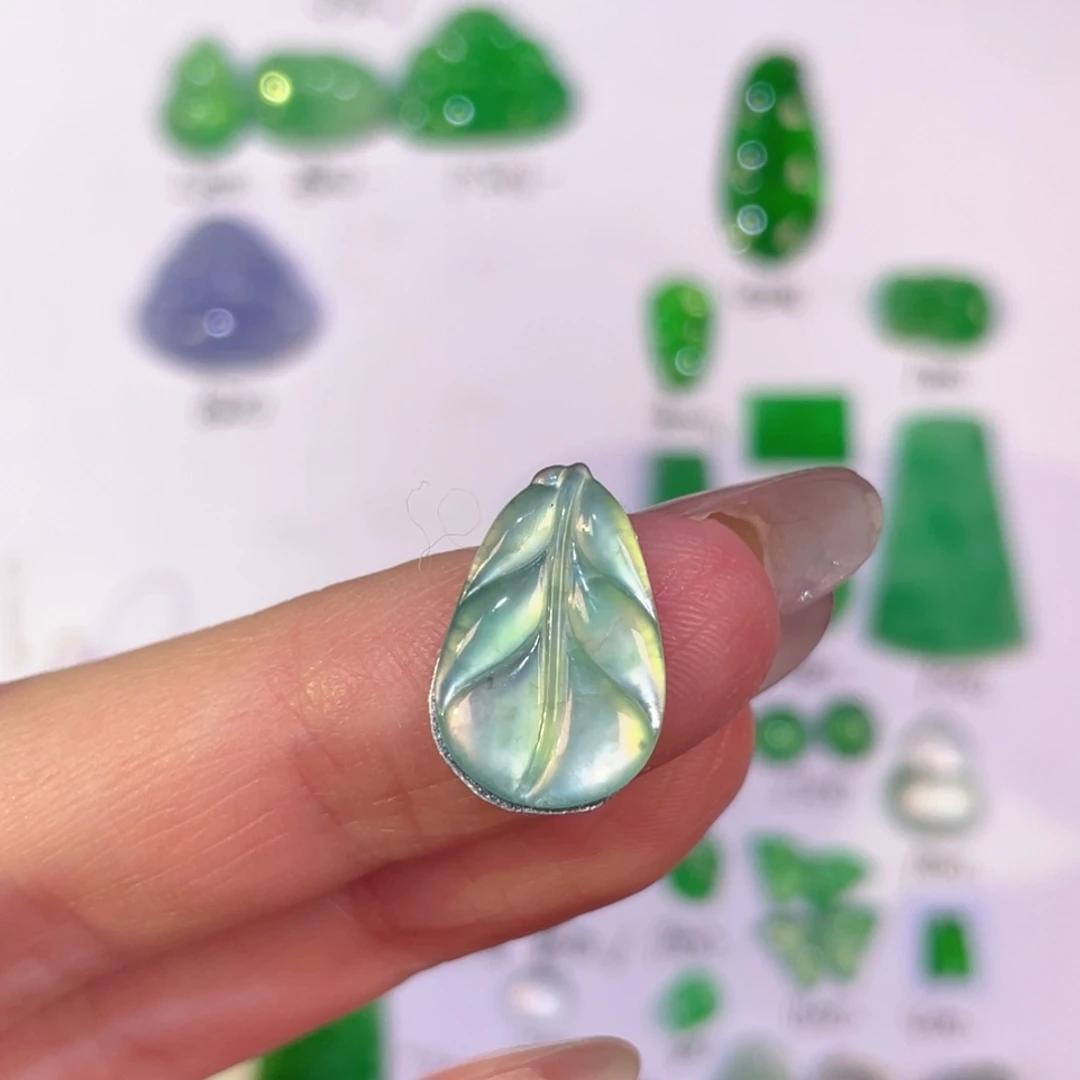 翡翠未镶嵌颈饰裸石