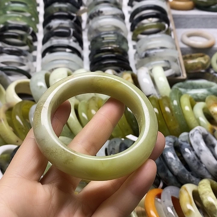蛇纹石玉未镶嵌手镯