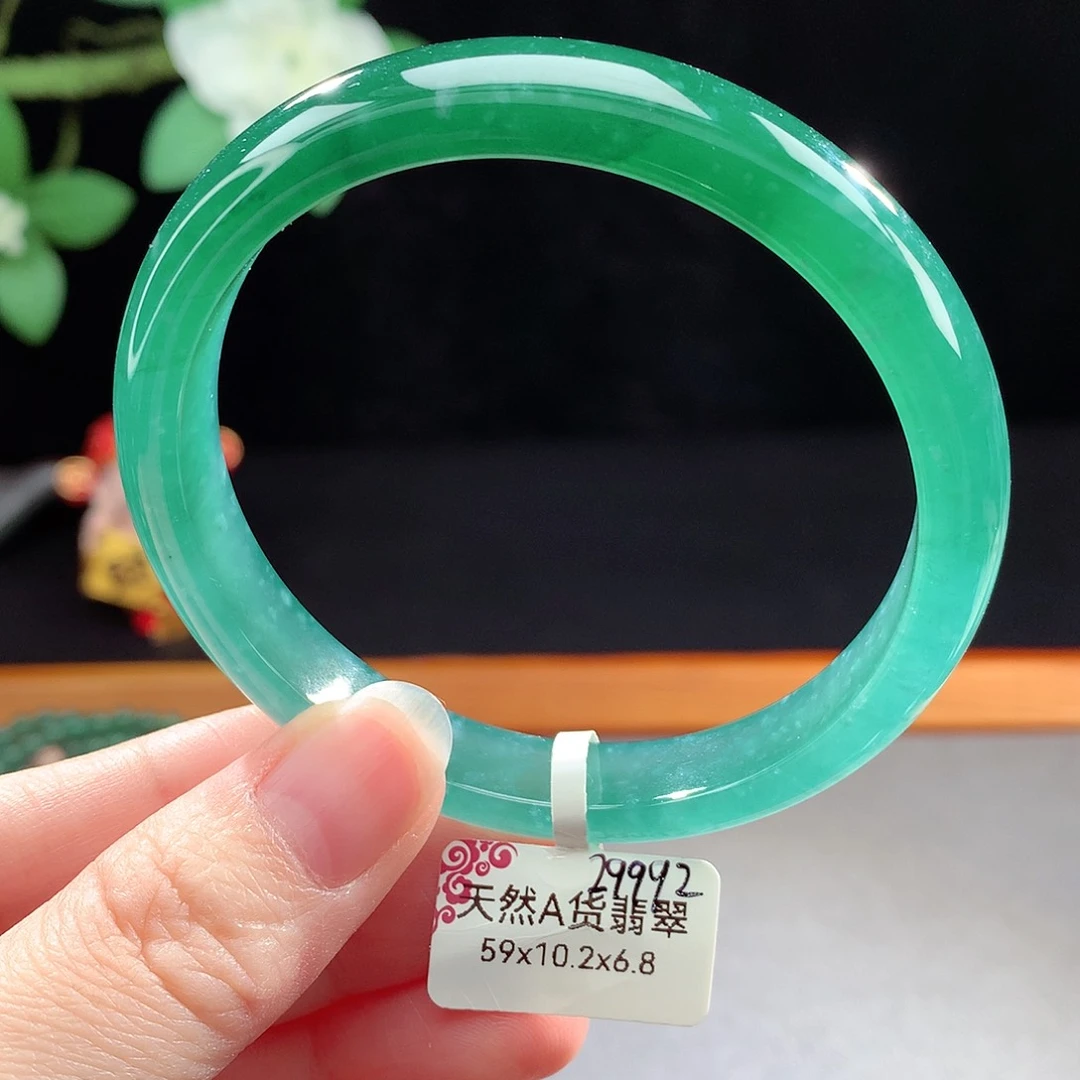 未镶嵌手镯（圆镯）翡翠