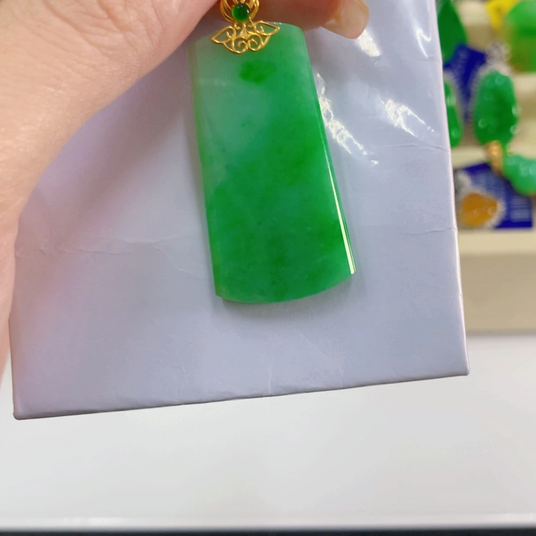 吊坠(不含链)18K金镶嵌翡翠