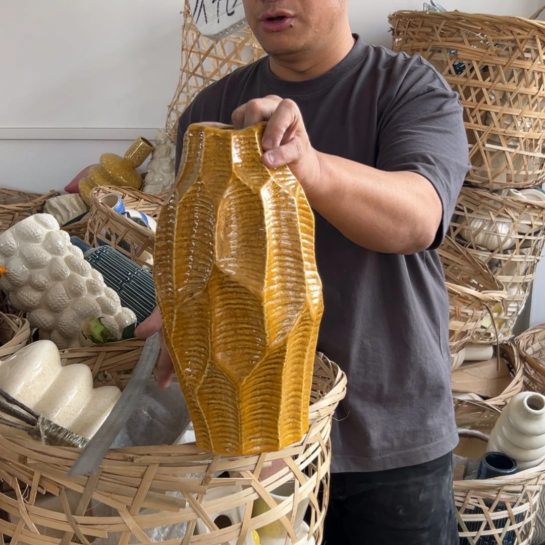 摆件36 号高中低温陶瓷瓶（部分微瑕）