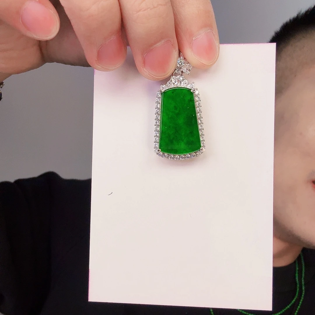 翡翠颈饰未镶嵌一件