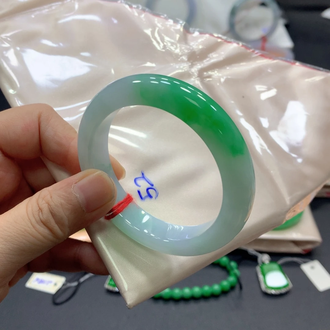 翡翠未镶嵌手镯52圈口