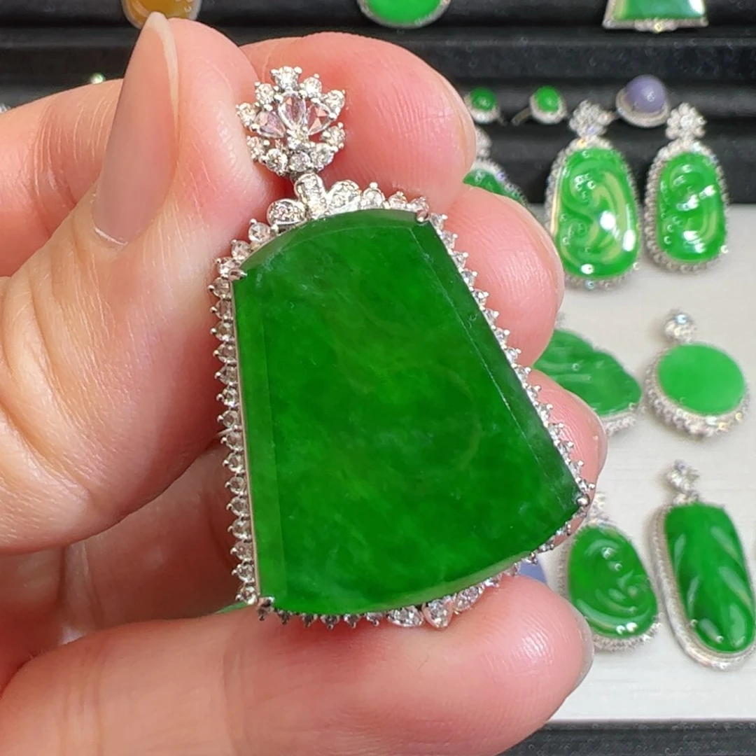 翡翠吊坠(不含链)18K金镶嵌