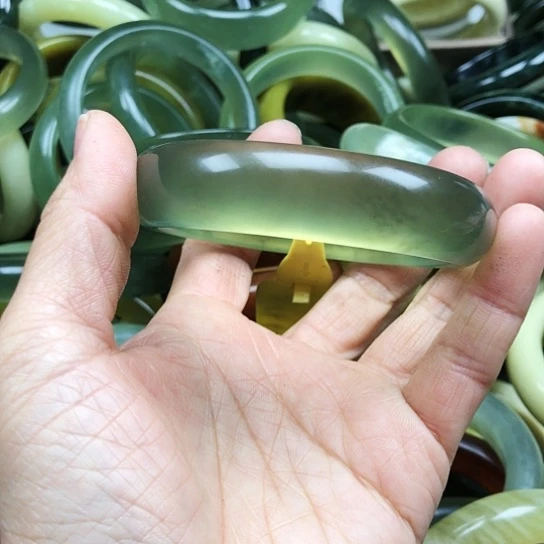 蛇纹石玉手镯未镶嵌王*建