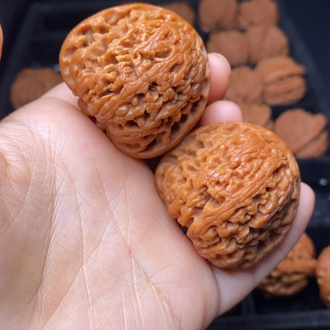 文玩核桃把件秦岭野生核桃