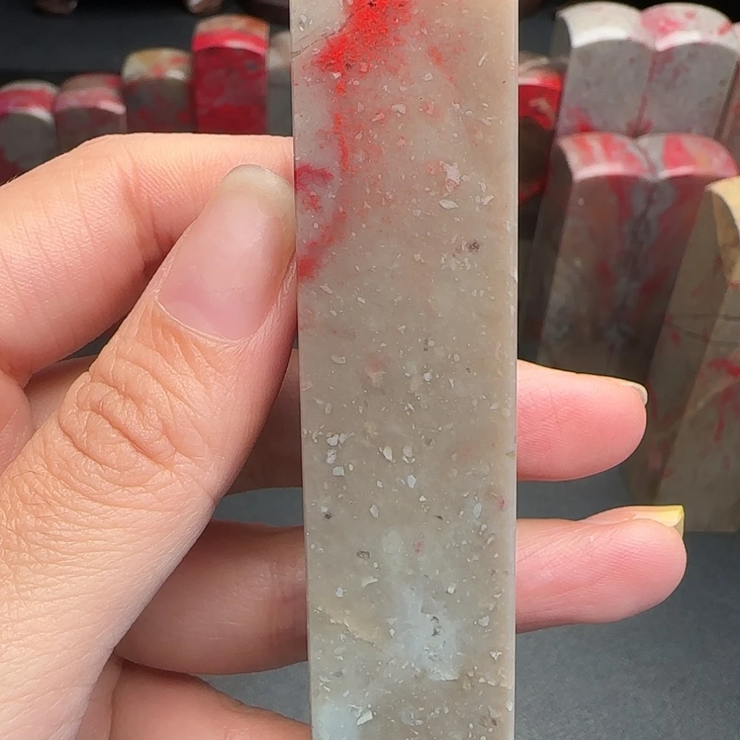 与***手昌化石昌化鸡血石