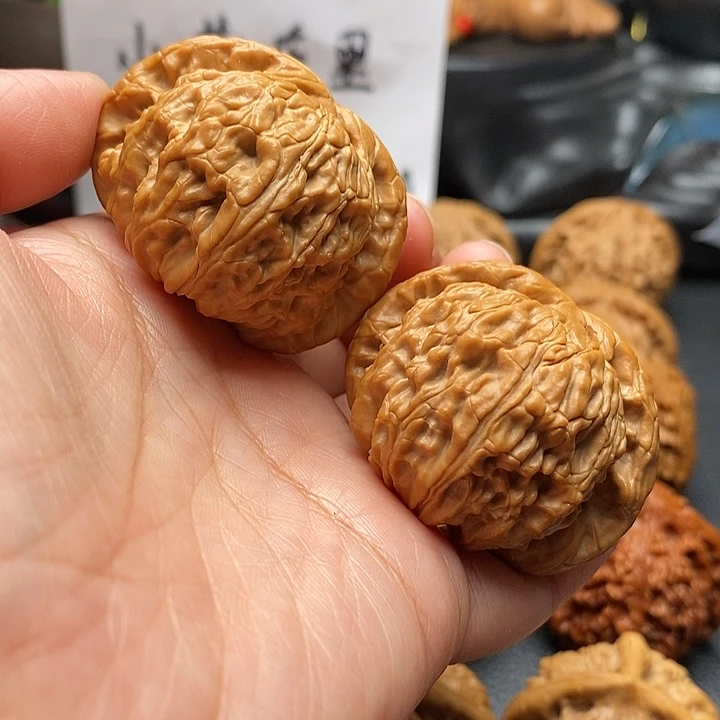 文玩核桃吊坠球白44尺