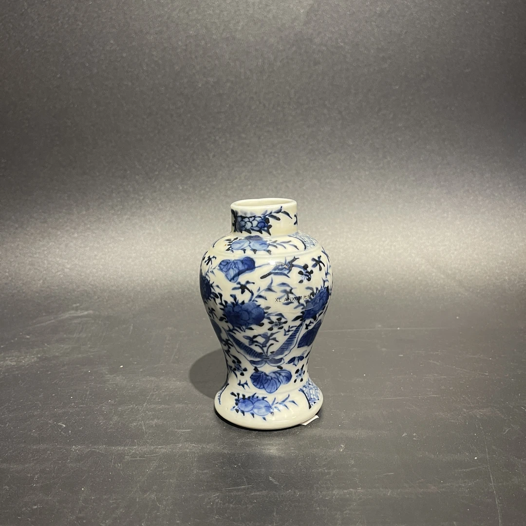 C-A0901006 清晚期 青花蝶恋花赏瓶 高度11.5肚径7