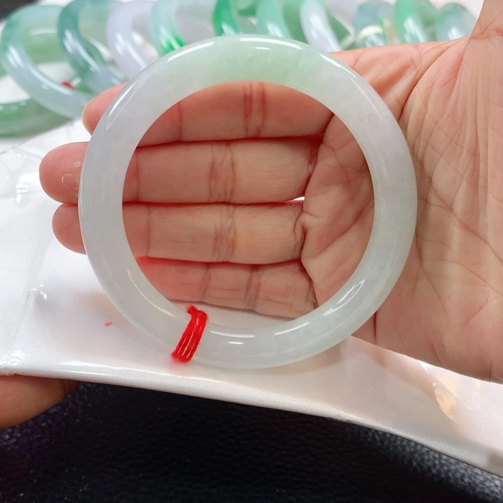 翡翠手镯未镶嵌5656575757