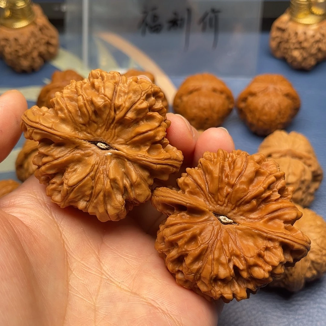 那***看文玩核桃吊坠官帽