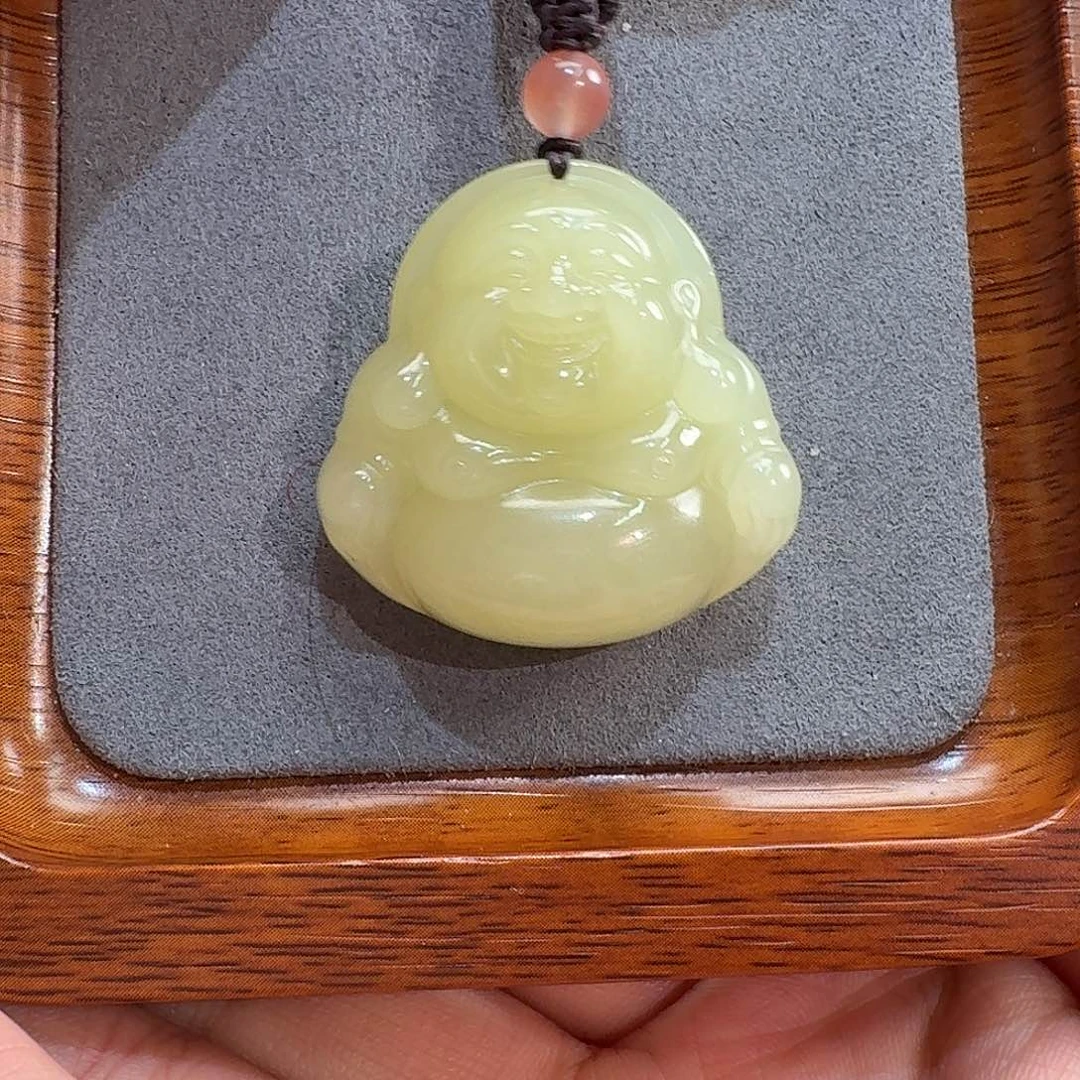 和田玉未镶嵌颈饰佛公